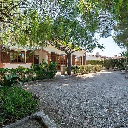 Hauzify I Casa Cardona Holiday home *